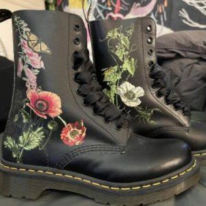 Doc Martens 1490 Wild Botanics - Size 7 - with Ribbon Laces AND Regular Laces